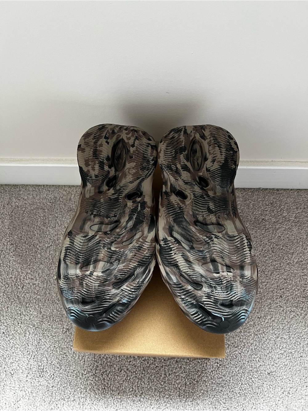 Adidas Yeezy Foam RNNR MX Cinder - Picture 7 of 7